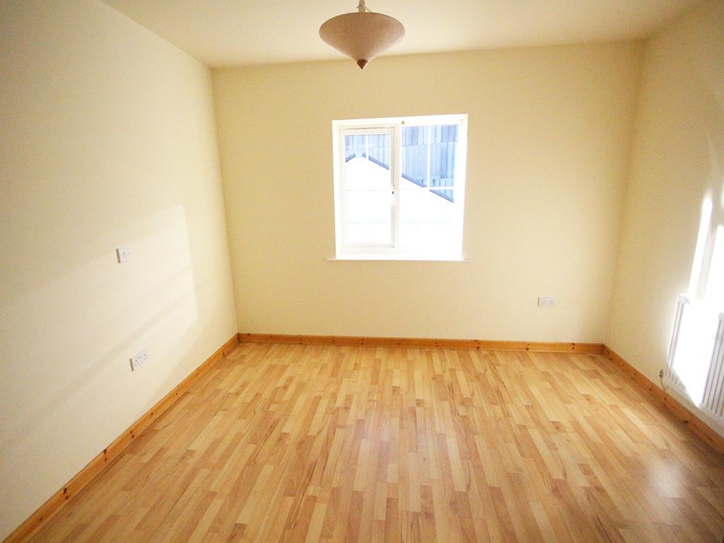 2 bedroom apartment For Sale in Colne - IMG_1342.jpg